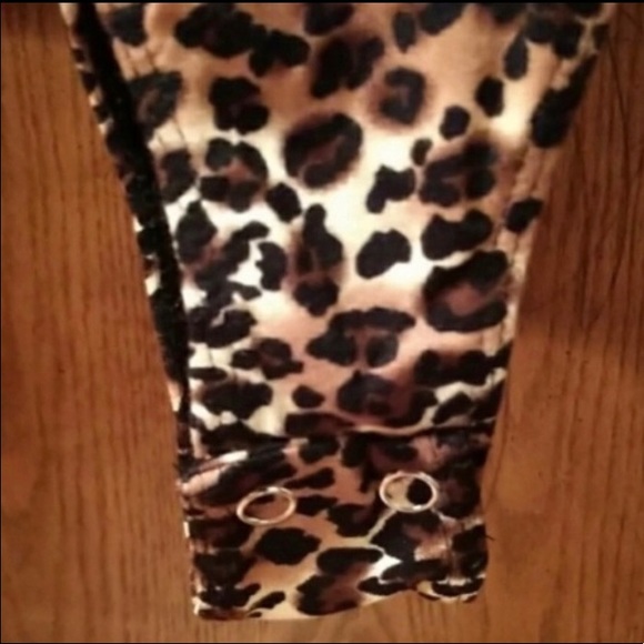 Scoop neck & Back Leopard Print Bodysuit - Picture 5 of 5